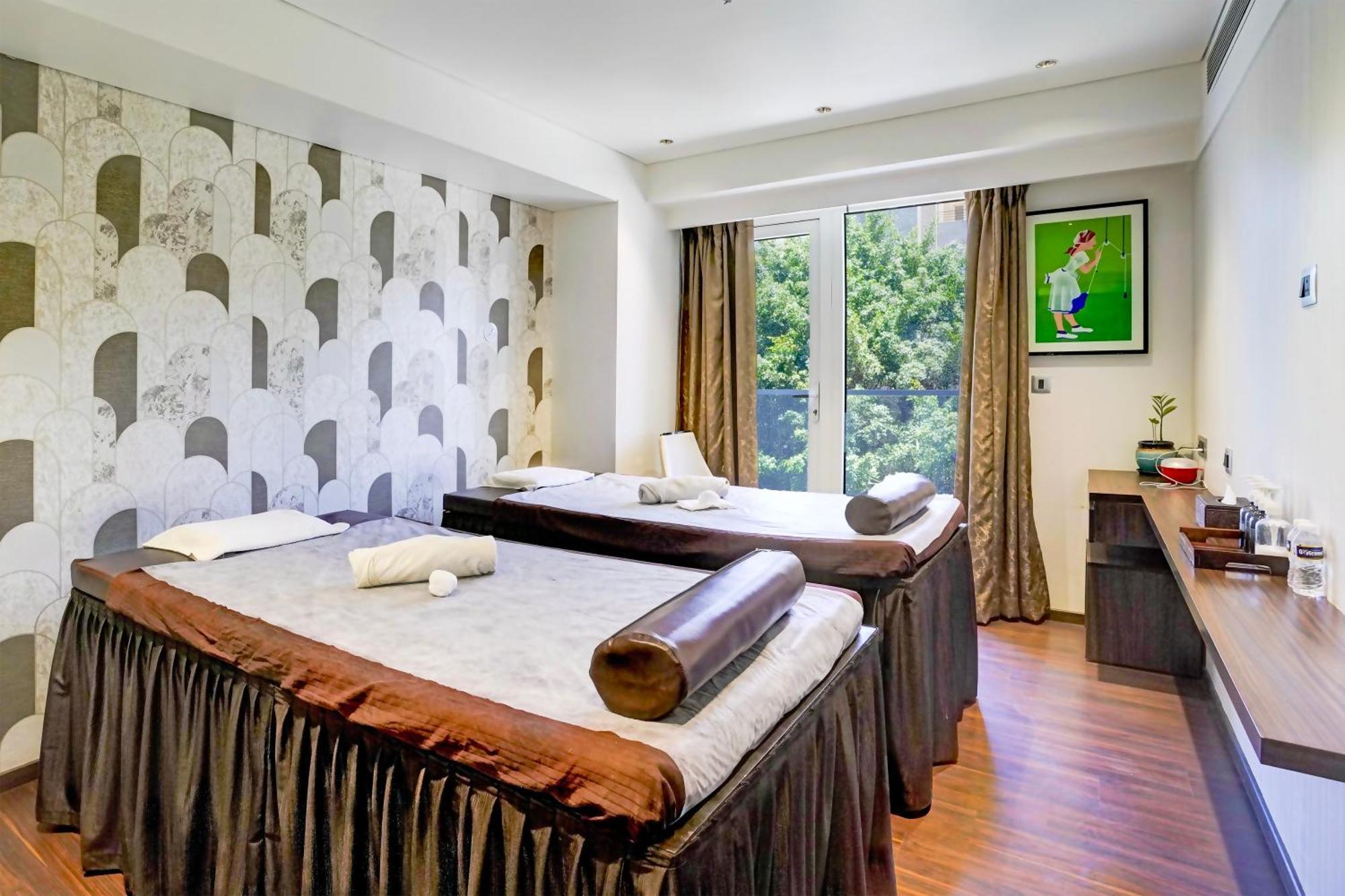 Hotel Palette Magarpatta Formerly Emerald Guestimony 5*