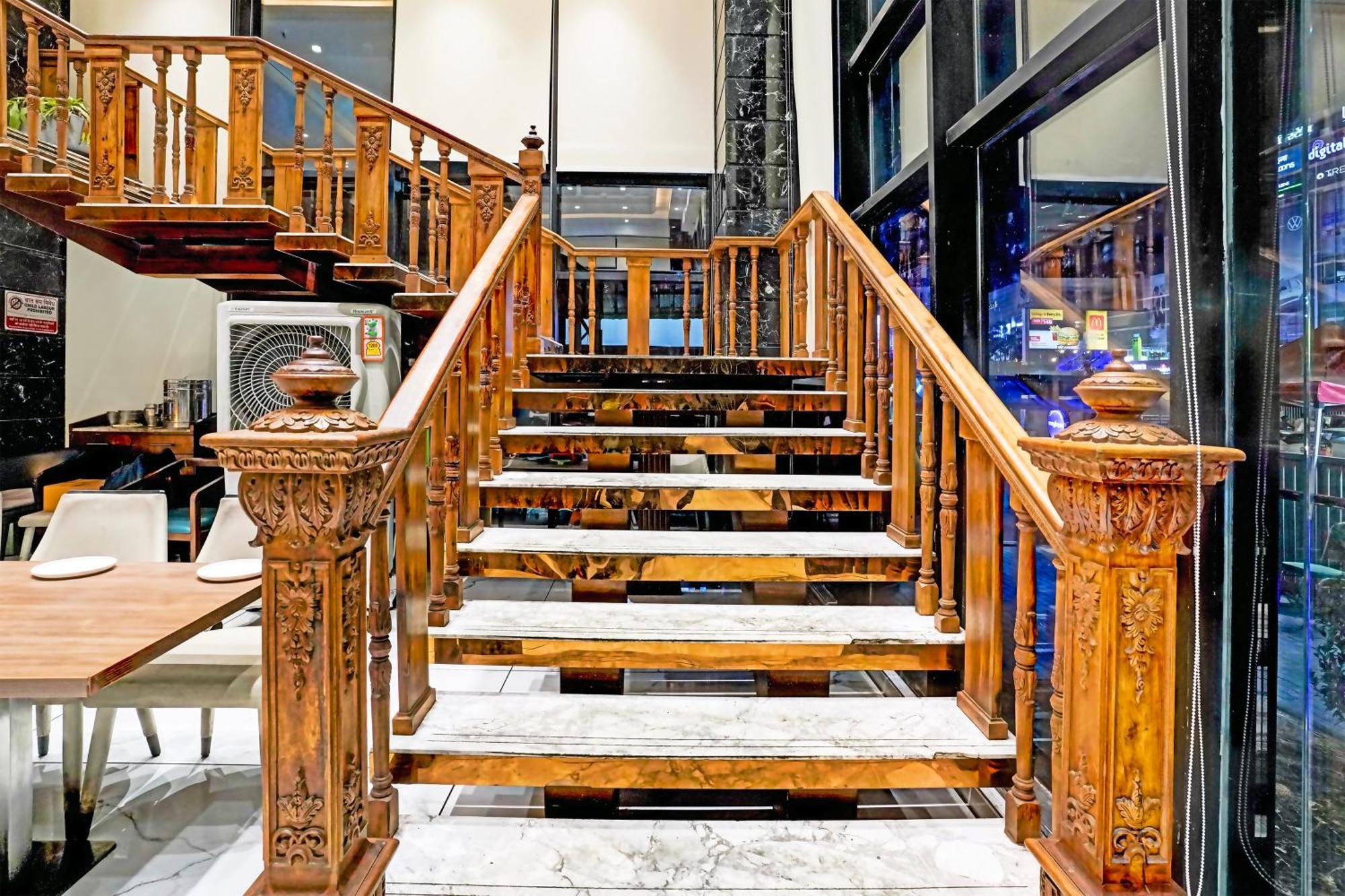 Hotel Palette Magarpatta Formerly Emerald Guestimony 5*