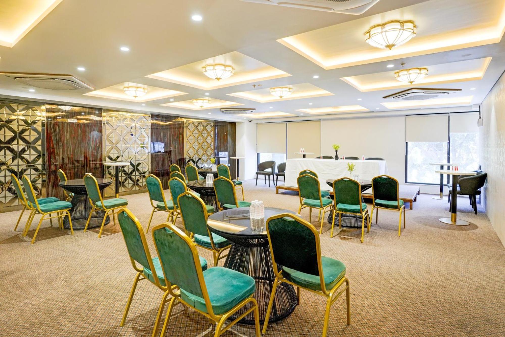 Palette Magarpatta Formerly Emerald Guestimony 5* Pune