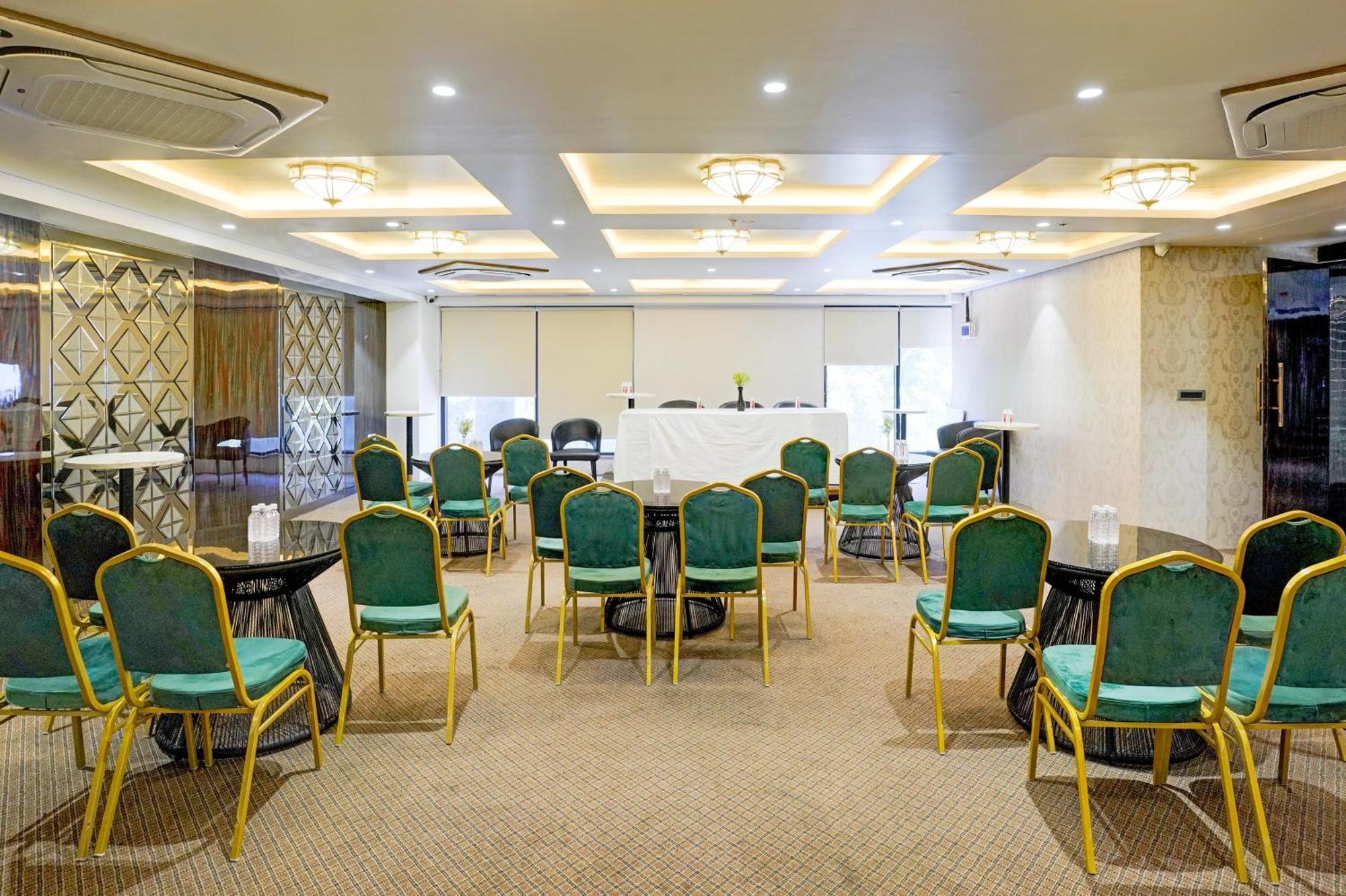 Palette Magarpatta Formerly Emerald Guestimony Hotel 5*