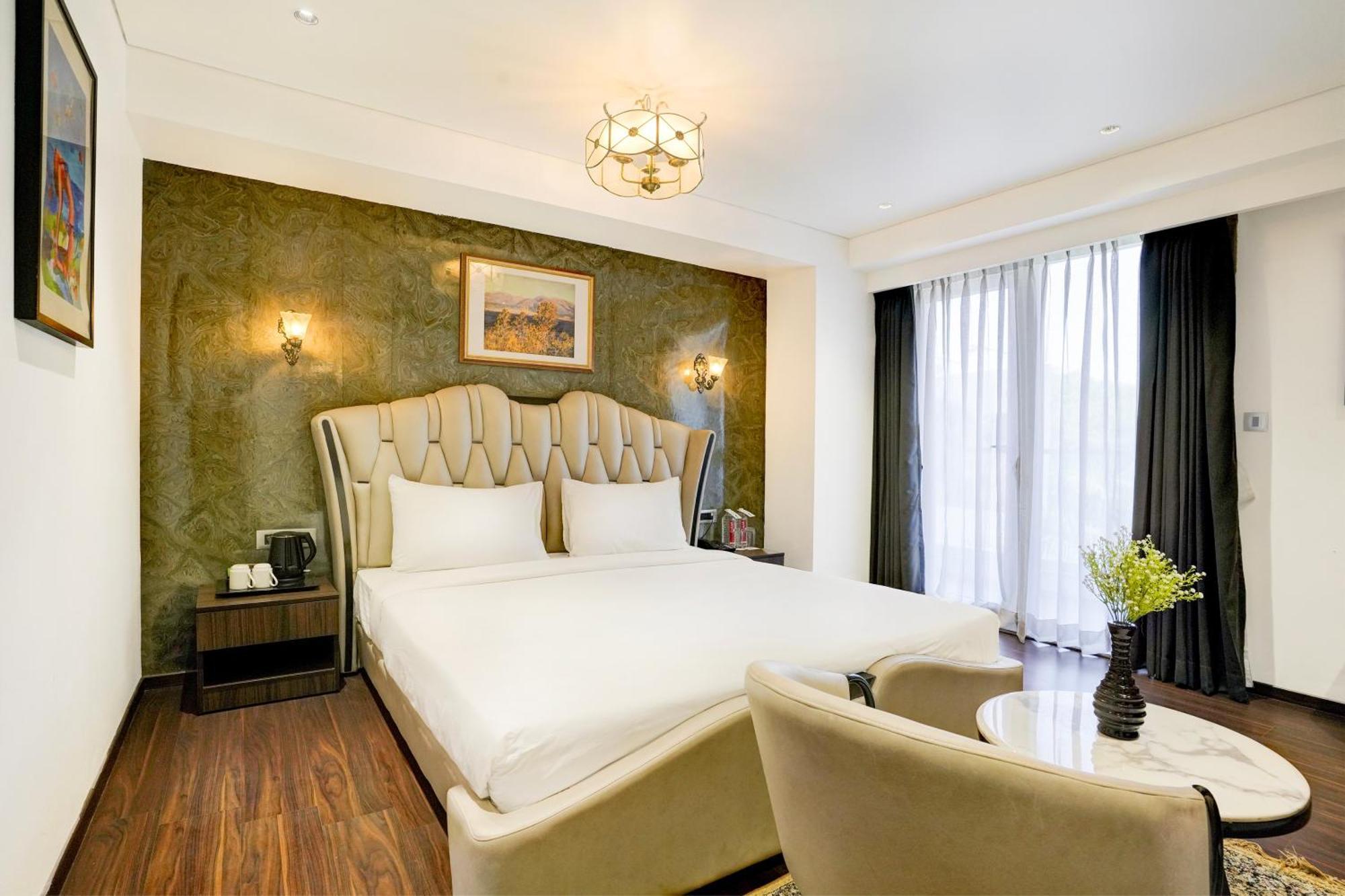 Hotel Palette Magarpatta Formerly Emerald Guestimony 5*