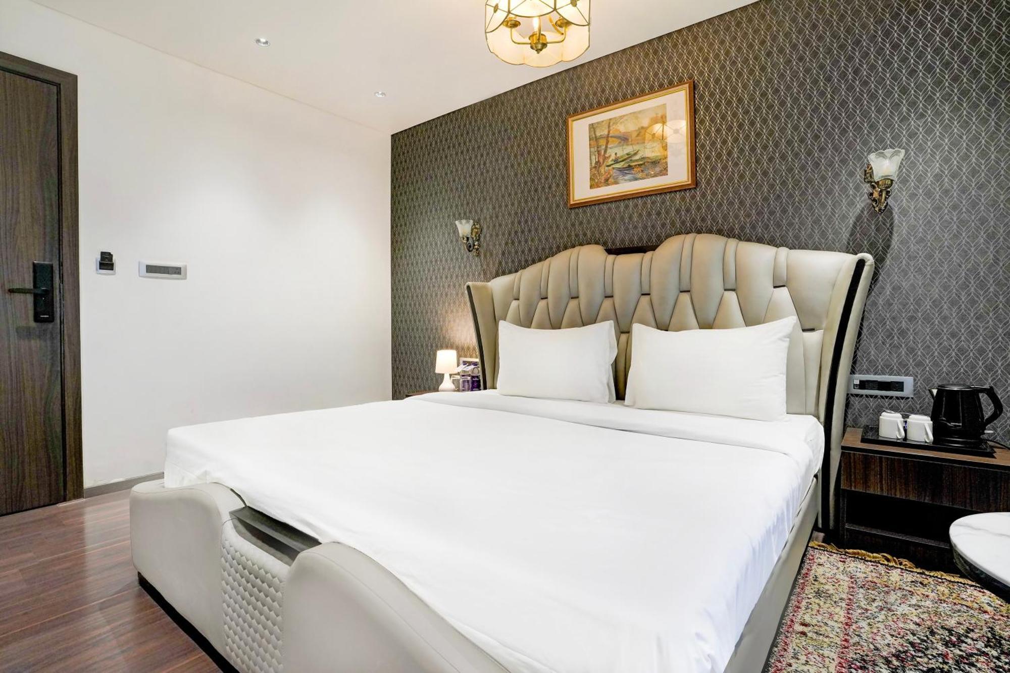 Hotel Palette Magarpatta Formerly Emerald Guestimony 5*