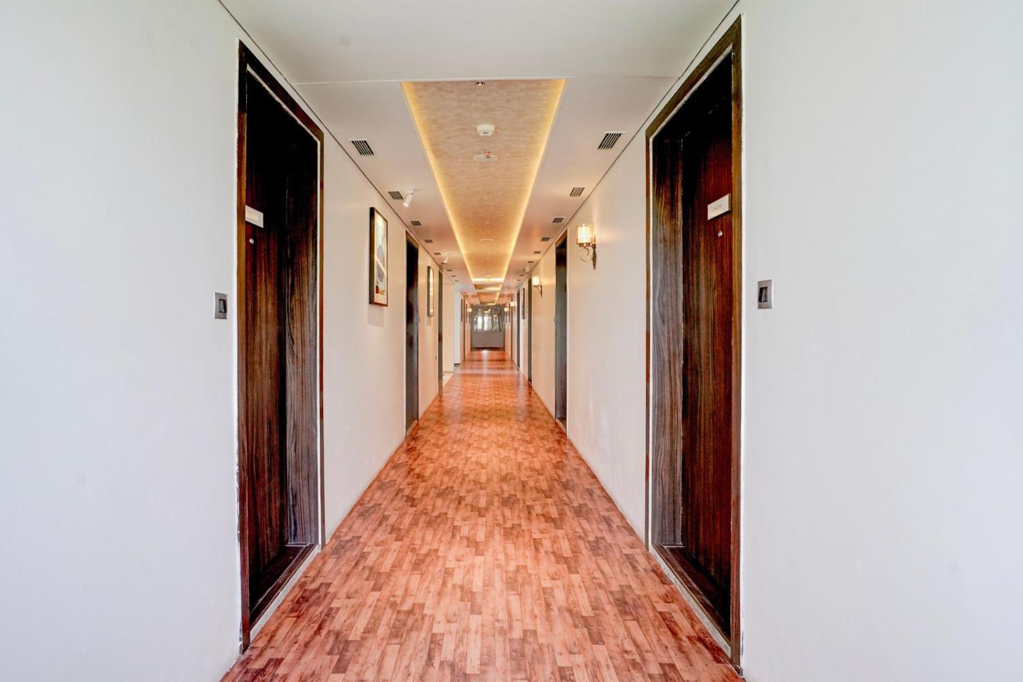 Palette Magarpatta Formerly Emerald Guestimony 5* Pune