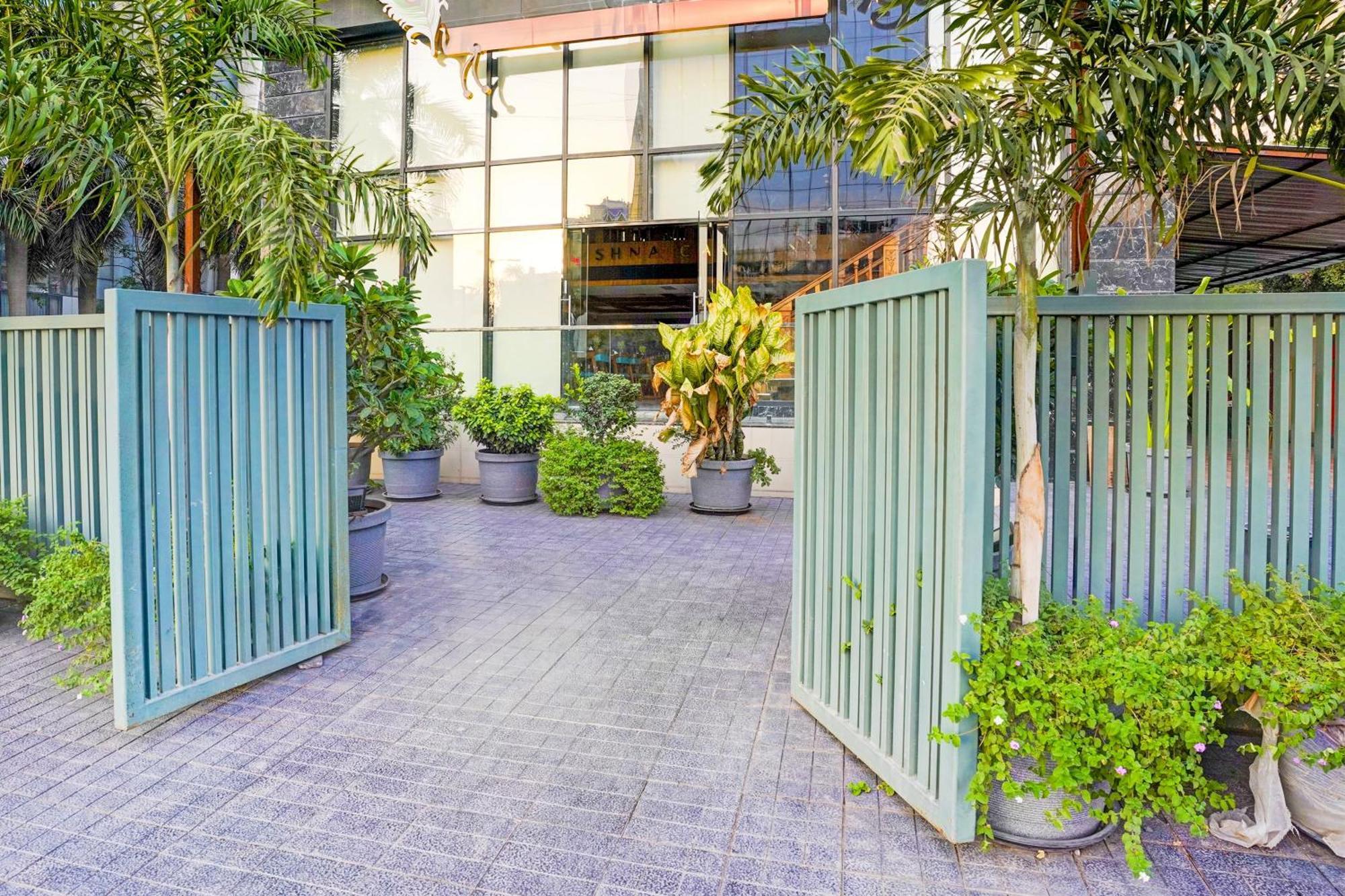 Hotel Palette Magarpatta Formerly Emerald Guestimony 5*