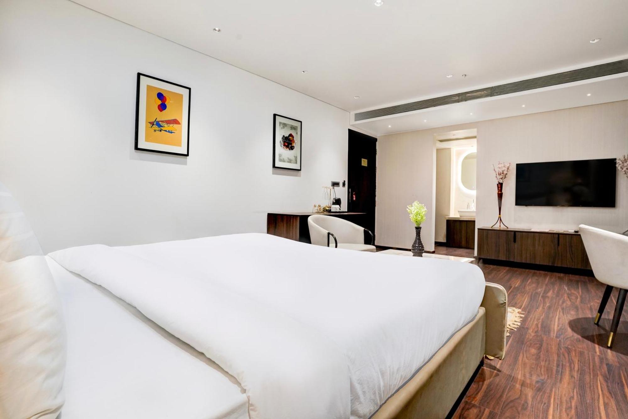 Palette Magarpatta Formerly Emerald Guestimony 5* Pune
